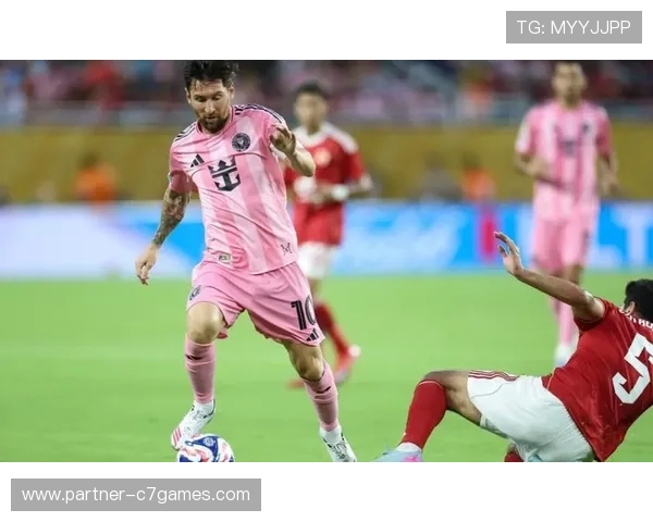 梅西加盟迈阿密国际首战进球助力球队逆转胜利，展现强大个人实力